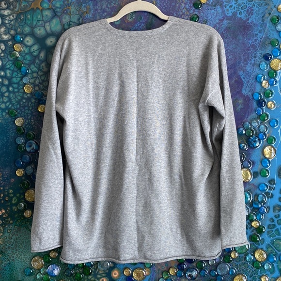 Cozy Luxury! EF V-Neck Box Top in Moon - Picture 5 of 6